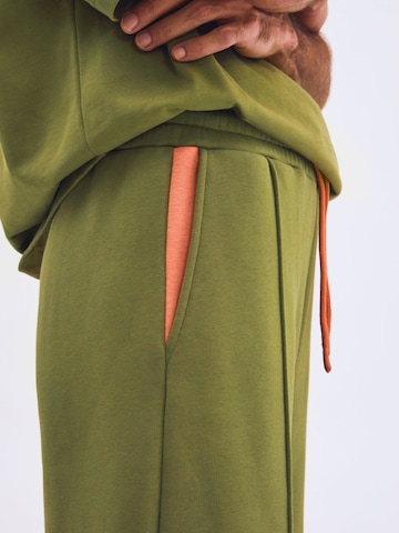 regular Pantaloni 'Ediz' di Smiles in verde