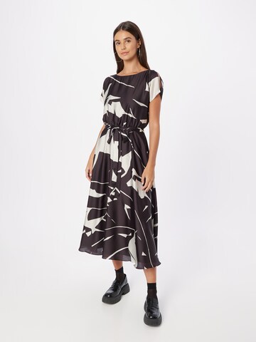 SWING Dress in Black: front