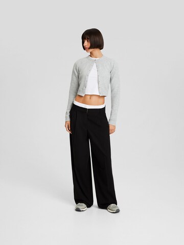 Bershka Zvonové kalhoty Kalhoty se sklady v pase – černá
