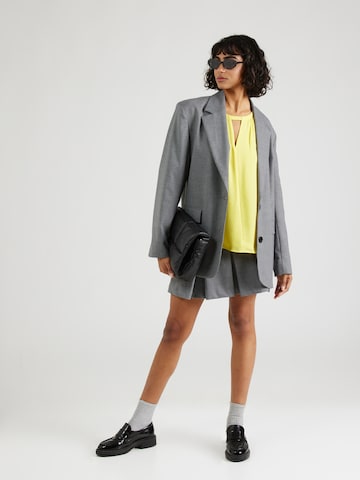 COMMA - Blusa en amarillo