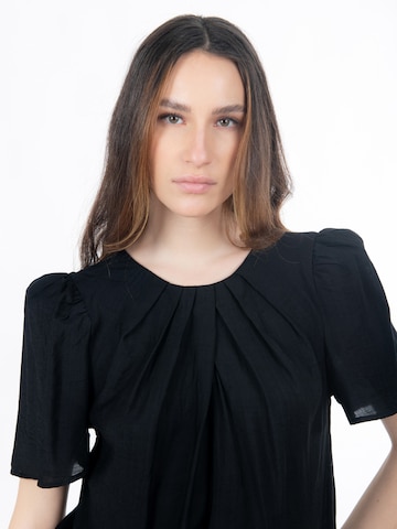 Bluză de la Influencer pe negru