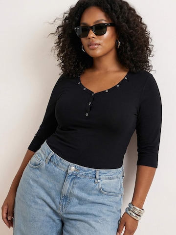 Trendyol Curve - Camiseta en negro: frente