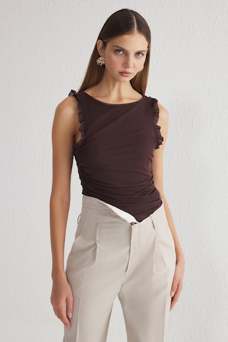 Trendyol Shirtbody i brun: forside