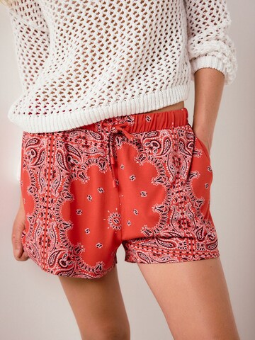 Regular Pantaloni de la Next pe roșu