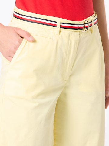 TOMMY HILFIGER Loosefit Chino kalhoty – žlutá