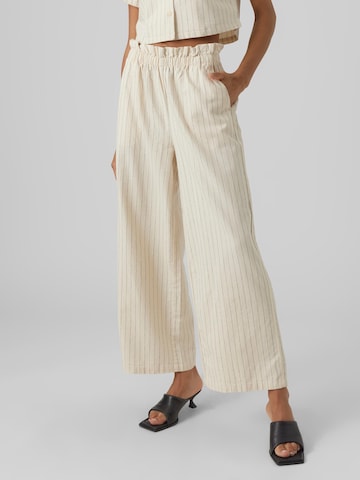 Regular Pantalon 'MINASAIY' VERO MODA en blanc : devant