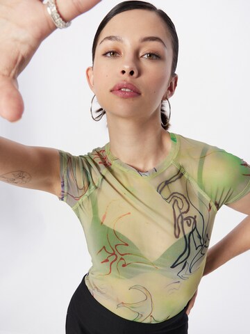 WEEKDAY - Camiseta 'Sia' en verde