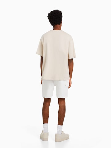 Bershka Regular Cargoshorts in Weiß