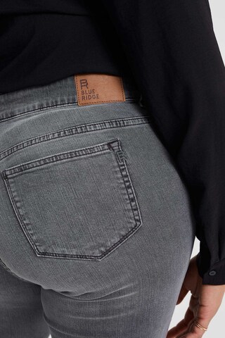 Slimfit Jeans di WE Fashion in grigio
