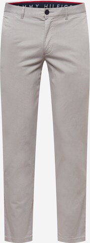 TOMMY HILFIGER Chino Pants in Grey: front