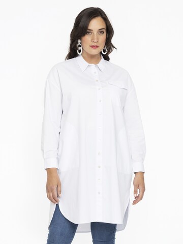 Yoek Blouse in Wit: voorkant