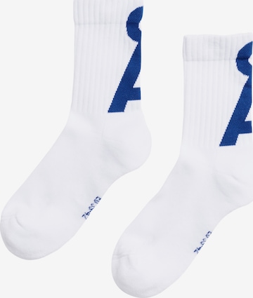 Chaussettes ARMEDANGELS en blanc : devant