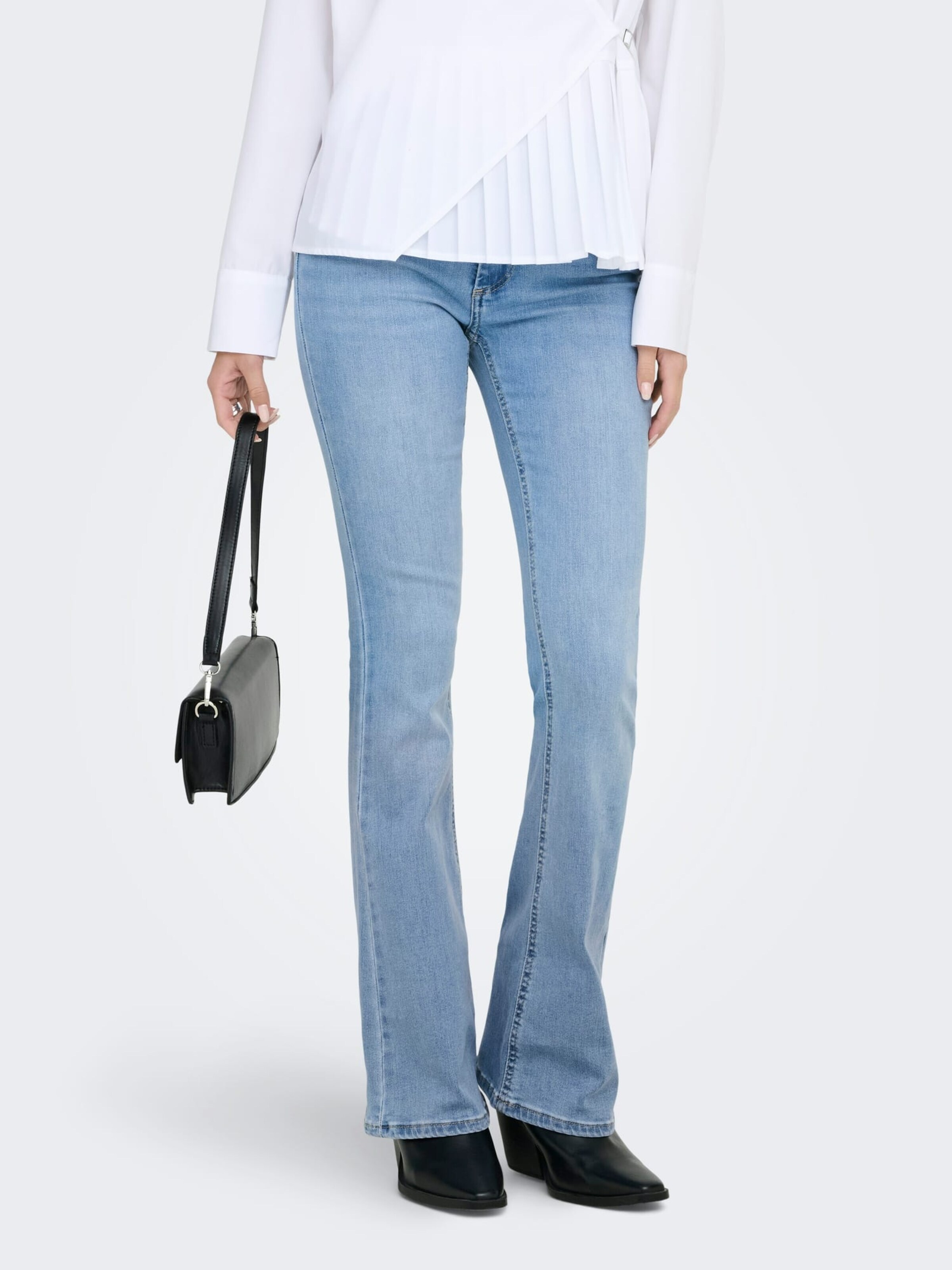ONLY Baggy Jeans 'blush' in Blue