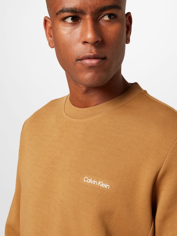 Calvin Klein كنزة رياضية بلون بني
