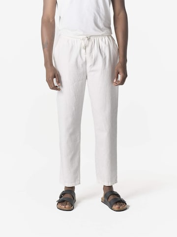 KOROSHI - regular Pantalón en blanco: frente