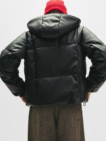 Geacă de primăvară-toamnă de la Pull&Bear pe negru