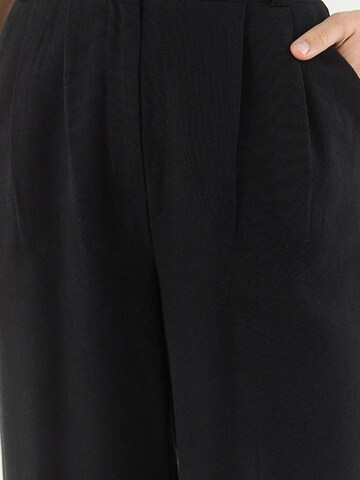 Pantalons de tailleur Bianco Lucci en noir
