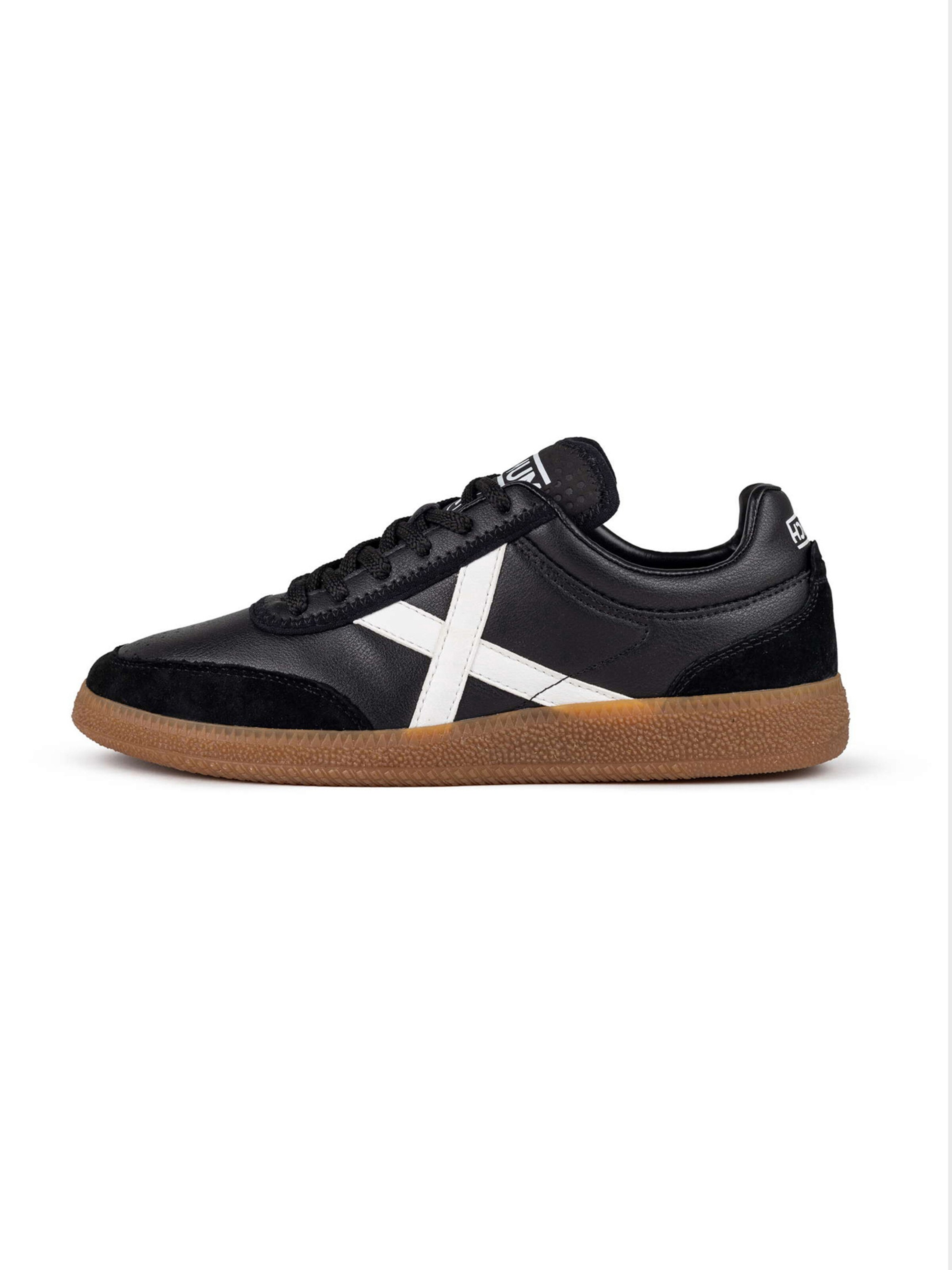 MUNICH Trainers ' RUMBA UNISEX ' in Black: front