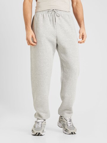 Effilé Pantalon 'Essentials' new balance en gris : devant