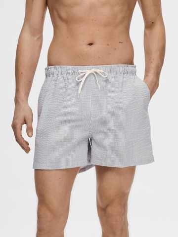 SELECTED HOMME Board Shorts in Blue: front