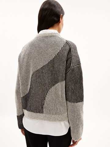 ARMEDANGELS Pulover 'Mayraa Vanise' | siva barva