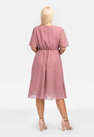 Robe de cocktail 'DENISA' Karko en rose