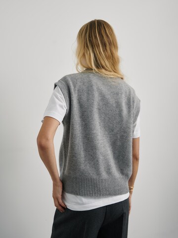 ABOUT YOU x Marie von Behrens Sweater 'Lilli' in Grey
