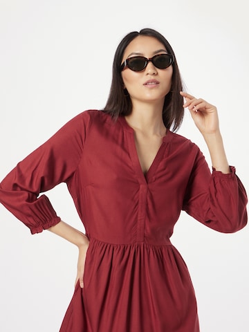 Robe 'Isabell' ABOUT YOU en rouge