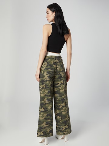 Wide leg Pantaloni cu buzunare 'Kimi' de la ABOUT YOU x Chiara Biasi pe verde