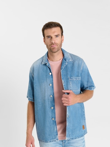 Coupe regular Chemise Le Temps Des Cerises en bleu : devant