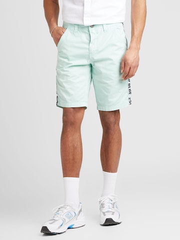 CAMP DAVID Regular Chino Pants in Green: front