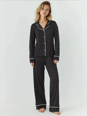 Hiccup Pajama in Black: front