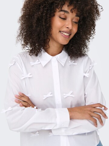 ONLY - Blusa 'Bowy' en blanco