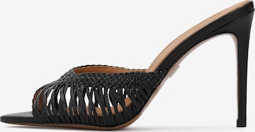 juoda Kazar Šlepetės: priekis