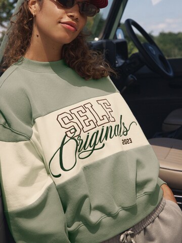 self. Sweatshirt in Groen