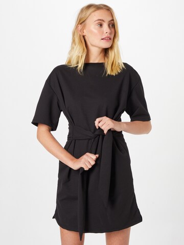 Trendyol - Vestido en negro: frente