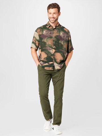 Regular Pantaloni eleganți de la BILLABONG pe verde