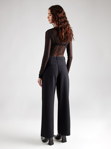 Abercrombie & Fitch - Regular Calças com vincos 'SLOANE' em preto