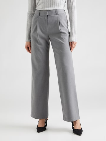 Soft Rebels Loose fit Pleat-Front Pants 'Vilmas Vilja' in Grey: front