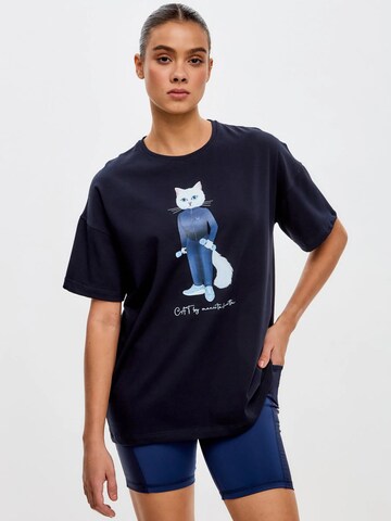 Cat e Lolette Shirt 'Sport cat with dumbbells'‌‌ in Blau: Vorderseite