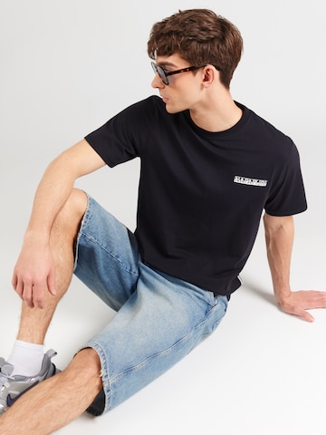 NAPAPIJRI Bluser & t-shirts 'SUMI' i sort: forside