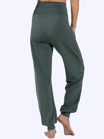 Magadi Loosefit Sporthose 'Florence' in Grün