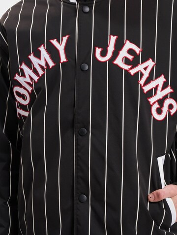 Tommy Jeans - Casaco meia-estação em preto