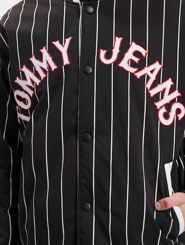 Tommy Jeans Демисезонная куртка в Черный