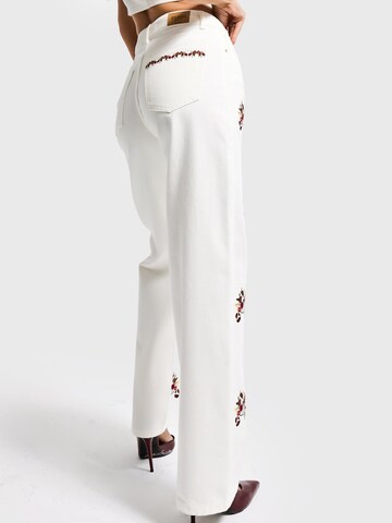 IT'S BASIC Regular Jeans 'STRAIGHT HIGH RISE JEANS' in Wit