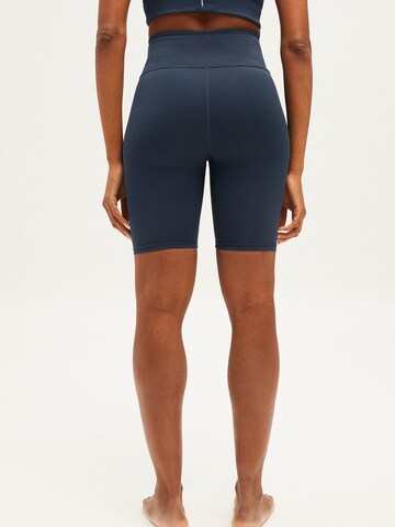 ARMEDANGELS Skinny Shorts 'Ajaala' in Blau