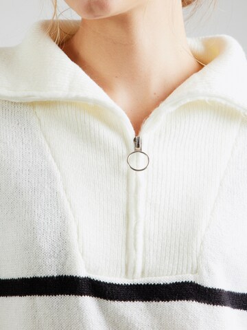 Pullover 'Nala' di ABOUT YOU in bianco