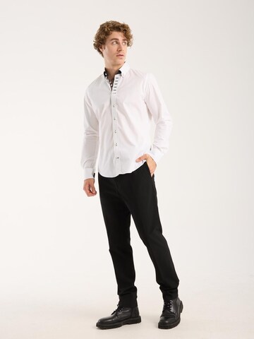 Slim fit Camicia 'Donatello Iconic Poplin Stretch Man Shirt Red' di 7Camicie in bianco
