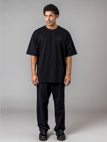 UNORGANIZED BRAND - Camiseta 'SCHWERES OVERSIZE T5' en negro