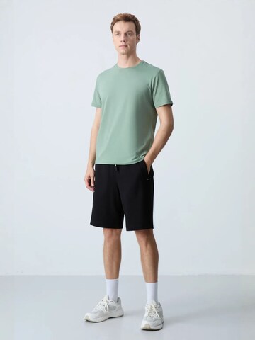 Tommy Life Regular Shorts in Schwarz